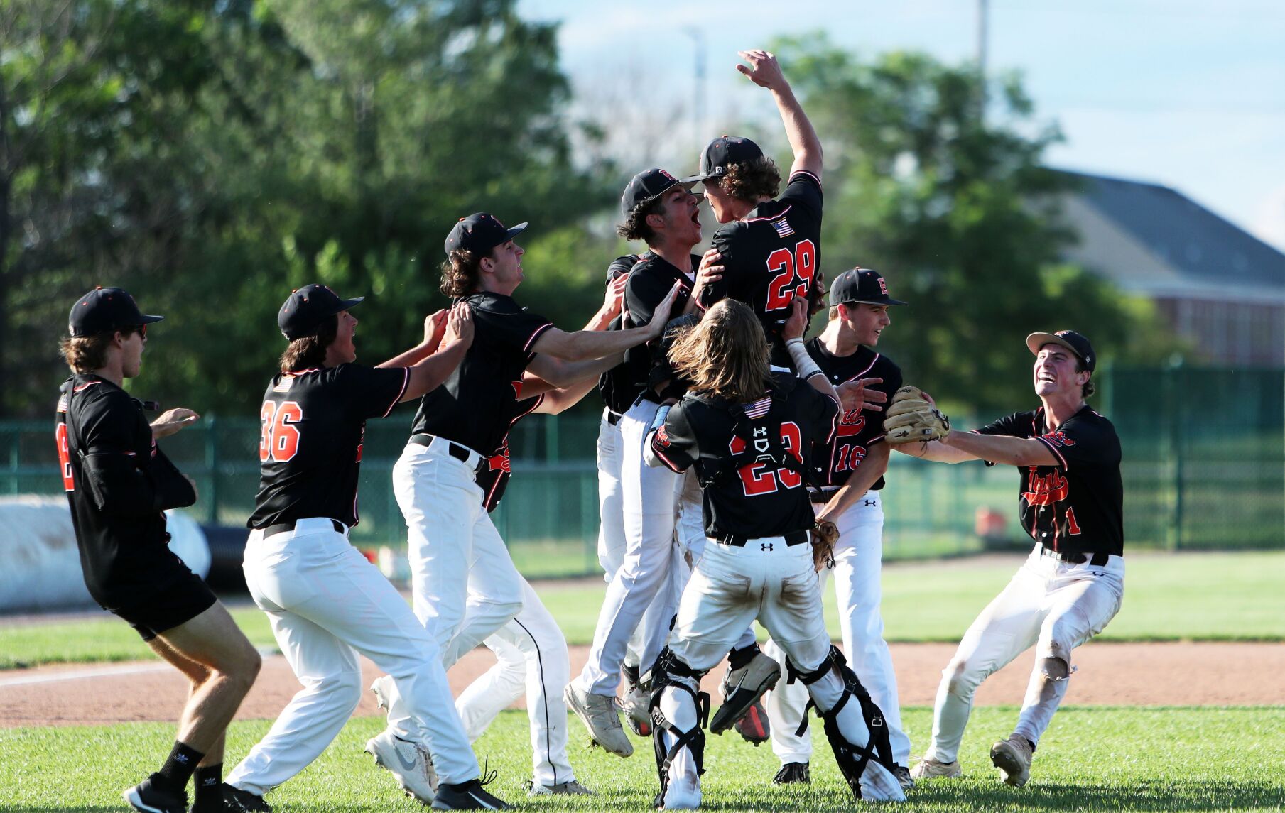 Edwardsville 6, Belleville West 5